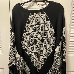 Women’s poncho / sweater with fringe